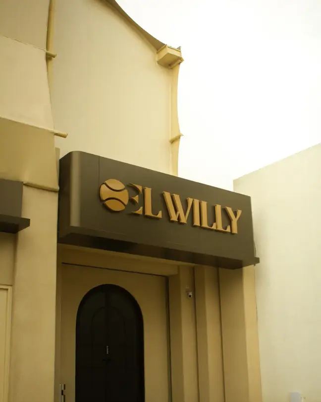 The arched entrance under the El Willy sign